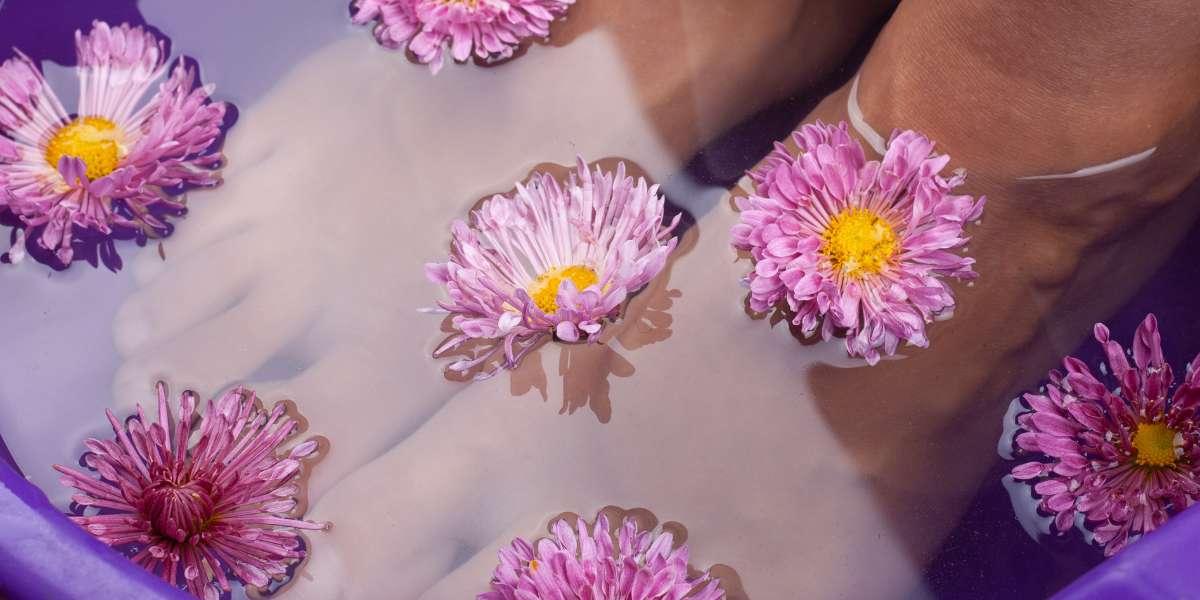 Óleo Essencial para Escaldar os Pés: Quais São os Benefícios e como Fazer em Casa