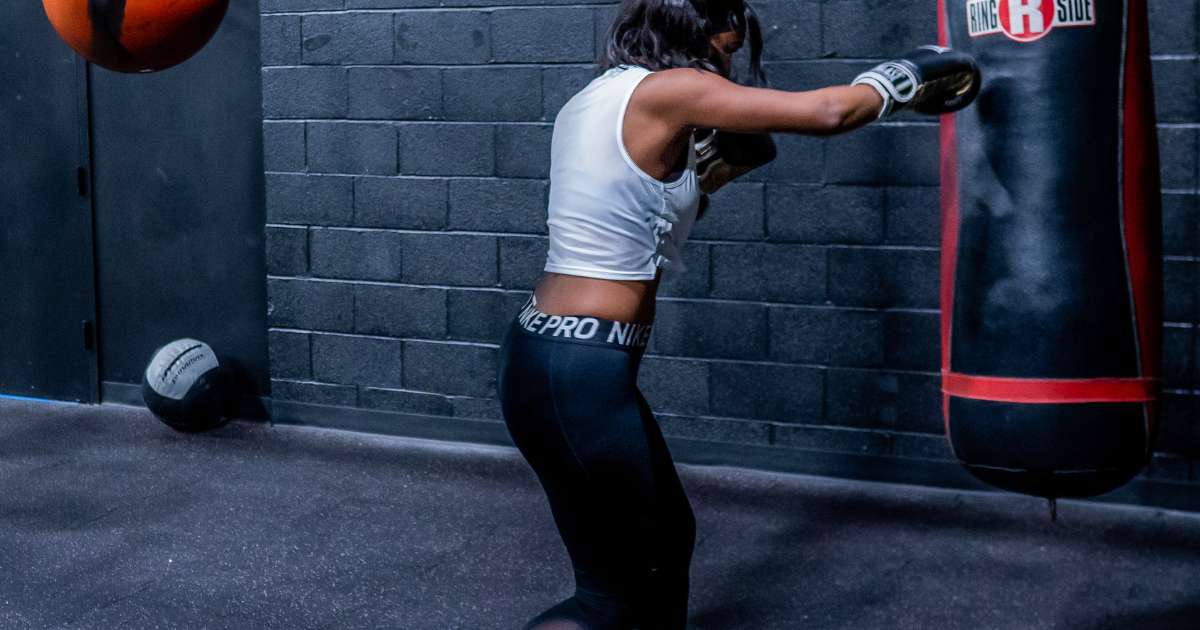 Use os movimentos do boxe como parte dos seus exercícios