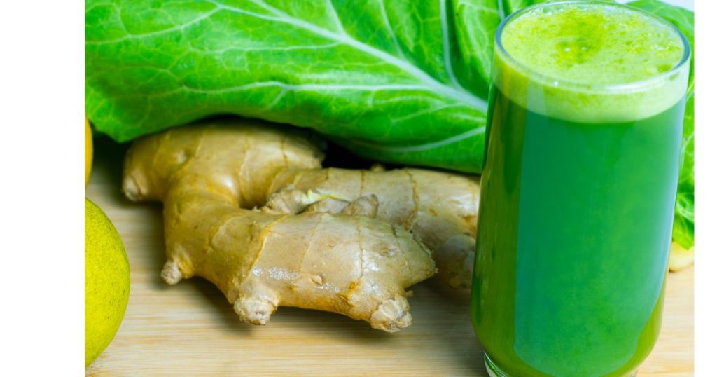 Receita de suco detox com abacaxi couve e gengibre para desintoxicar