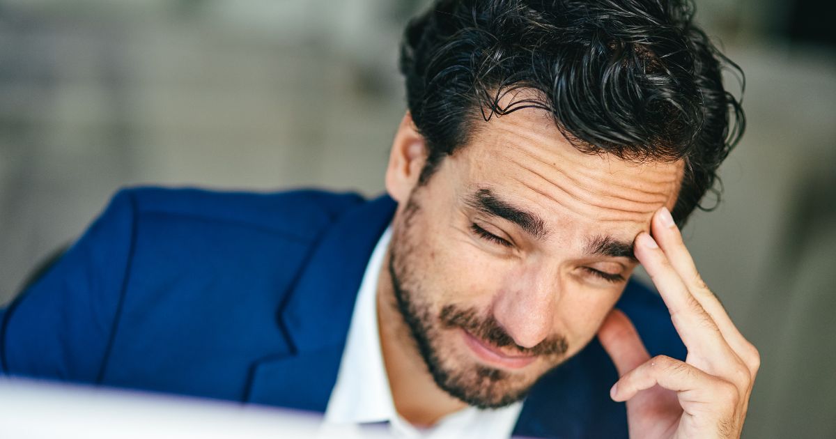 Dor de cabeça no lado direito